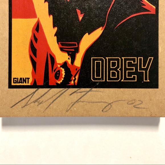 *SIGNED* Shepard Fairey OBEY Journal - Picture 2 of 12